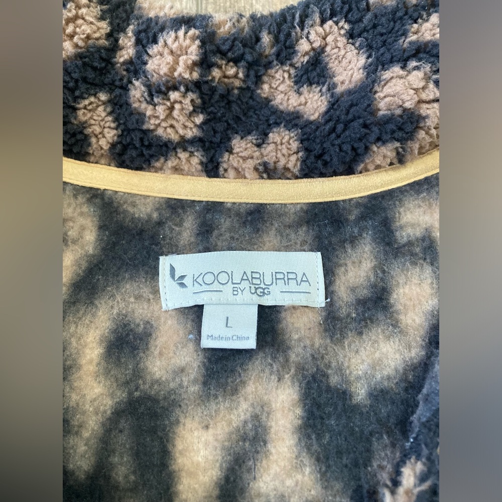 Koolaburra by UGG women’s L leopard Sherpa 1/4 zip pullover - Picture 3 of 6